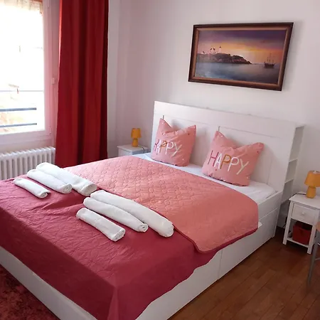 Chez Sabine Et Sarah Holiday home *