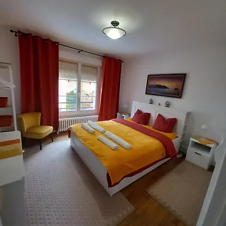 Chez Sabine Et Sarah 펜션 Gacé