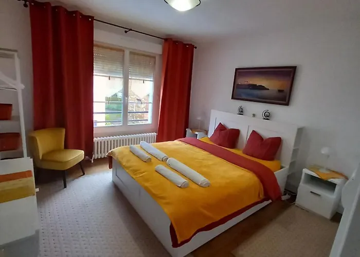 Chez Sabine Et Sarah 펜션 Gacé